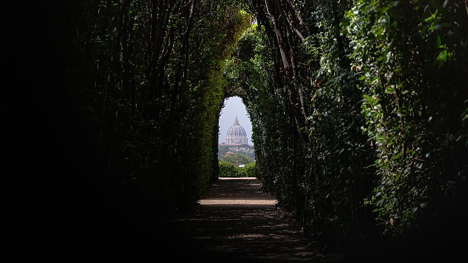 The Aventine Keyhole 1/3